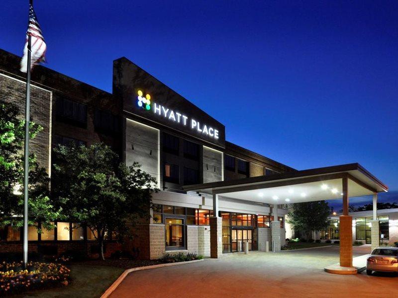 Comfort Suites Milwaukee West Ngoại thất bức ảnh