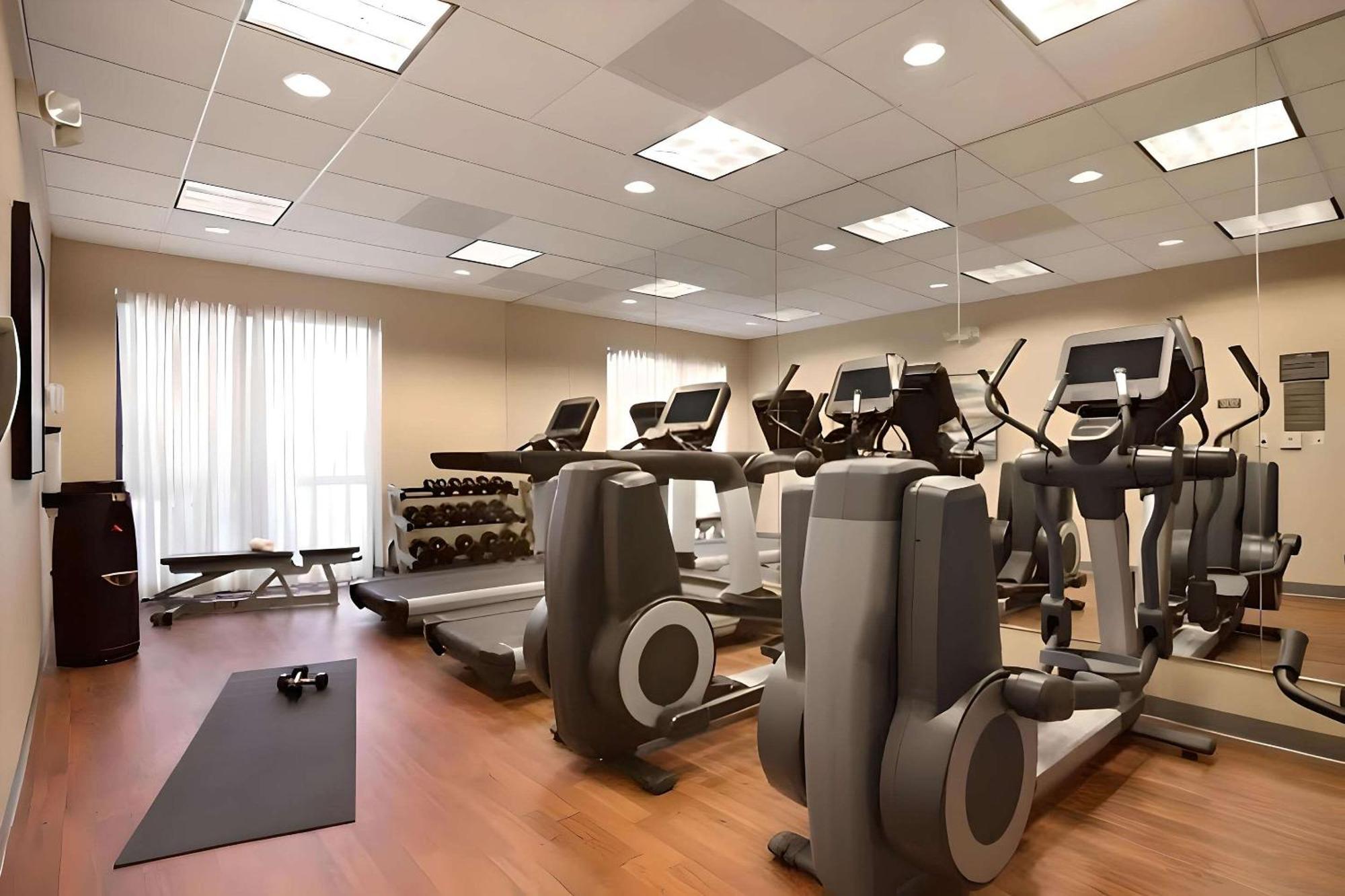 Comfort Suites Milwaukee West Ngoại thất bức ảnh