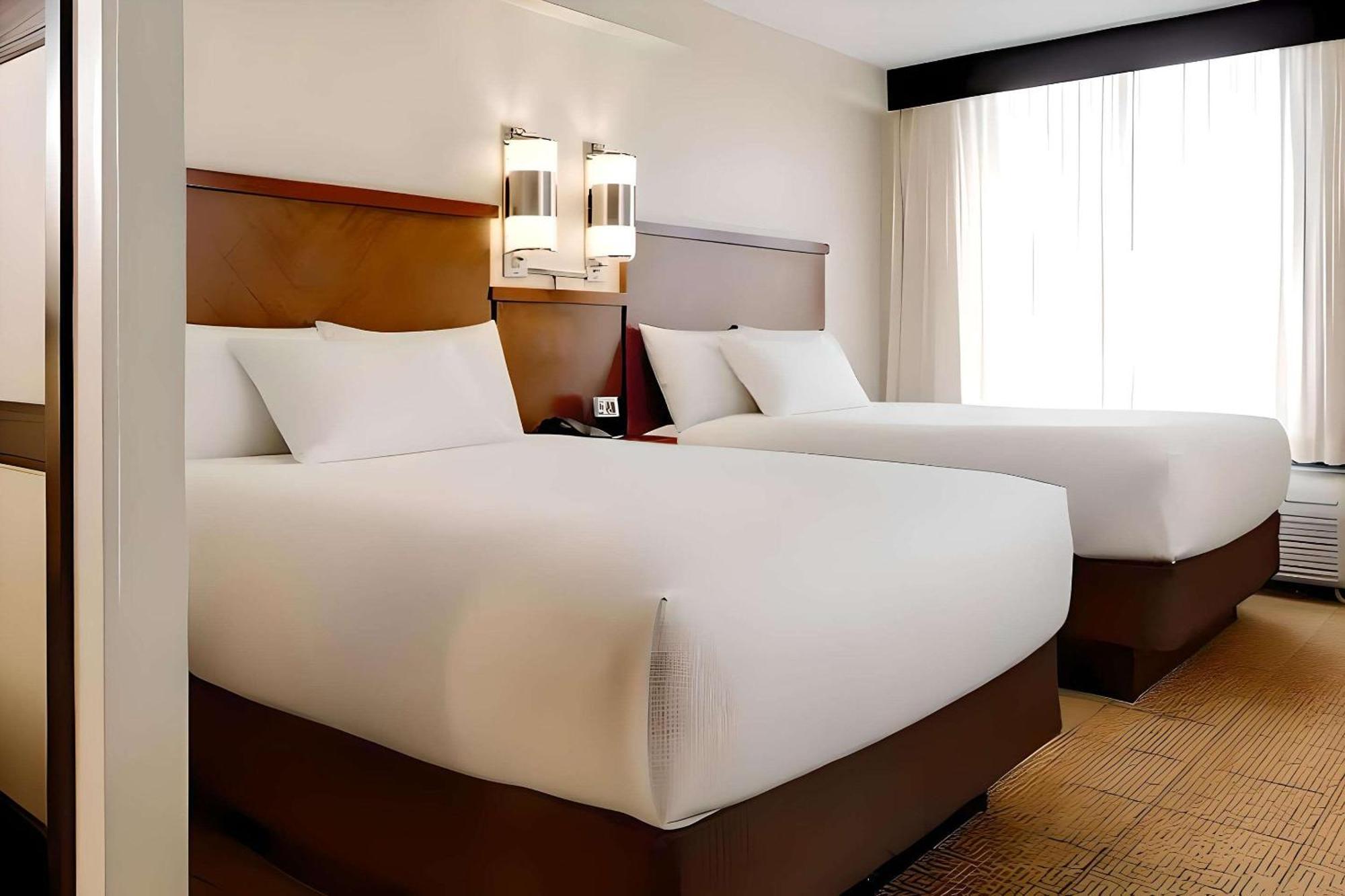 Comfort Suites Milwaukee West Ngoại thất bức ảnh