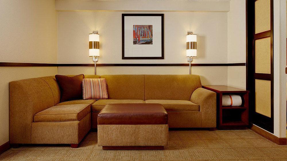 Comfort Suites Milwaukee West Ngoại thất bức ảnh